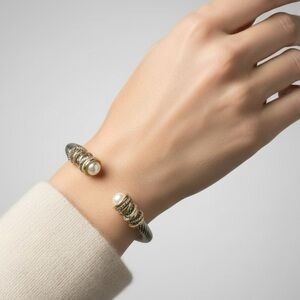 🧚🏻‍♀️ Silver and Gold Tone Twisted Cuff Bracelet with Pearl Caps